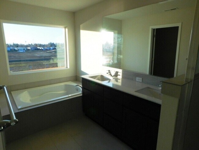 Building Photo - 4Bd/2.5 Ba Two Story Home - Available Soon!