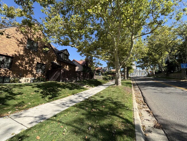Building Photo - 77 Hillside Ave