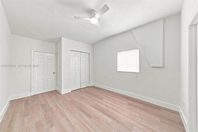 Building Photo - 402 NW 44th Ave