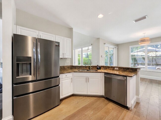 Building Photo - Autumn Woods annual rental in North Naples!