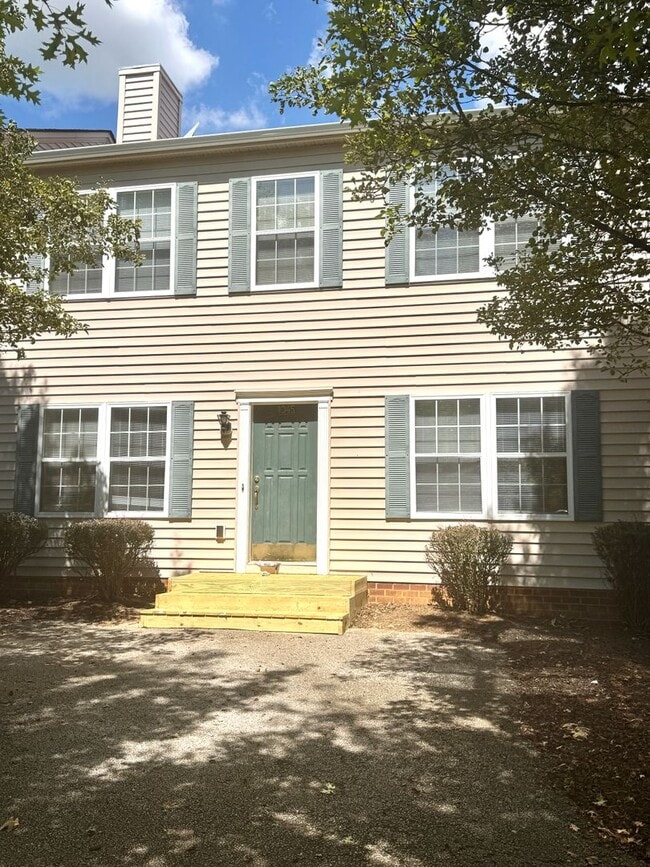 Building Photo - Oak Tree Townhome