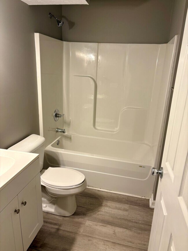 Building Photo - Two Bedroom Condo for rent