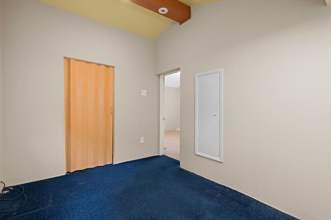 Building Photo - 136 Locust St