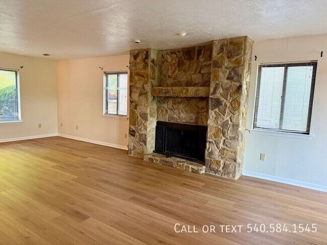 Building Photo - 3377 Kelly Ln