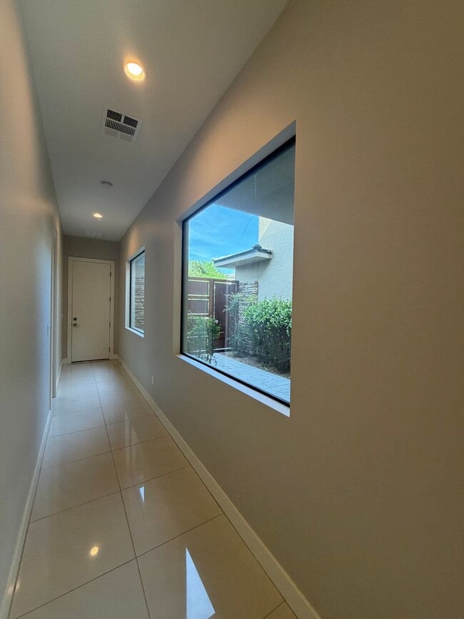 Building Photo - 4 Bed, 4.5 Bath Summerlin Home in The Ridges with Resort-Style Backyard