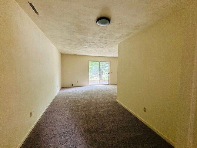Building Photo - 2424 Ridge Rd