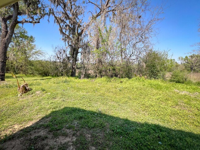 Building Photo - Peaceful 2 bedroom off Lake Jackson