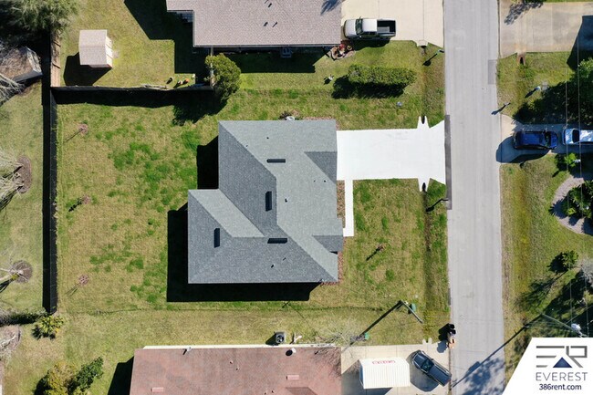 Building Photo - 18 Bressler Ln