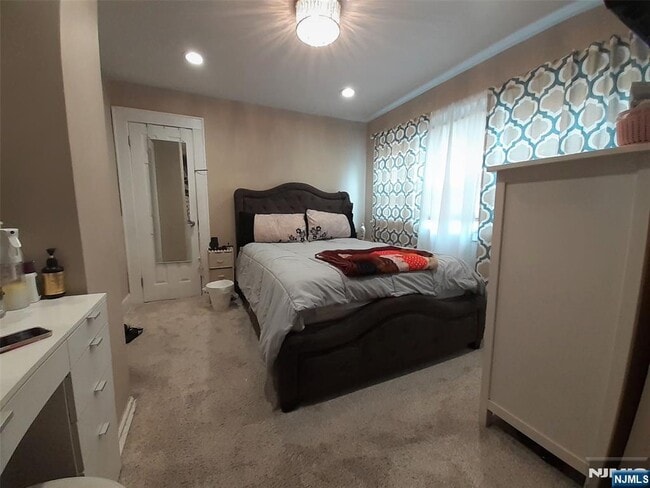 Building Photo - 98 Willard St