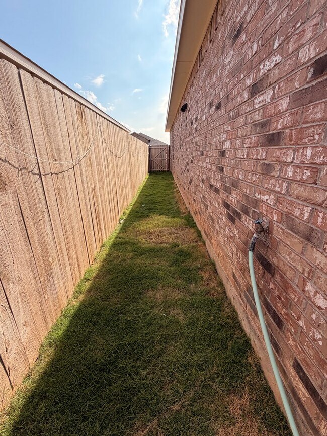 Building Photo - 6400 Bluebell Dr