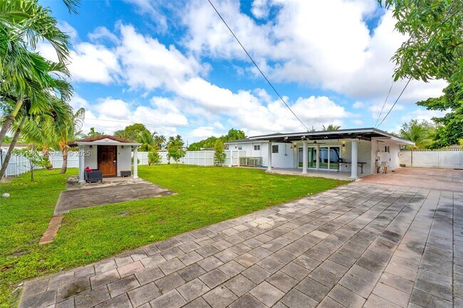 Building Photo - 4301 SW 85th Ave