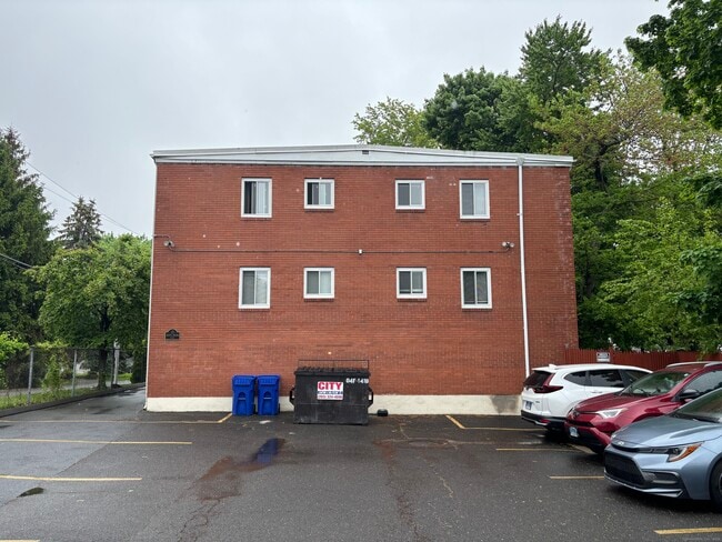 Primary Photo - 12 N Taylor Ave