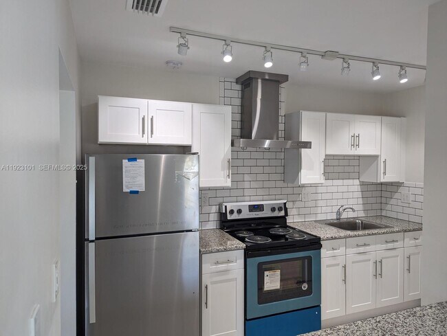 Building Photo - 3556 SW 13th Terrace