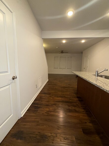 Open floor concept - 2719 Pinebrook Rd