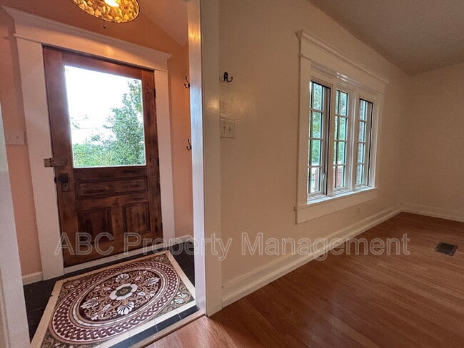 Building Photo - 604 E Huntsville Rd