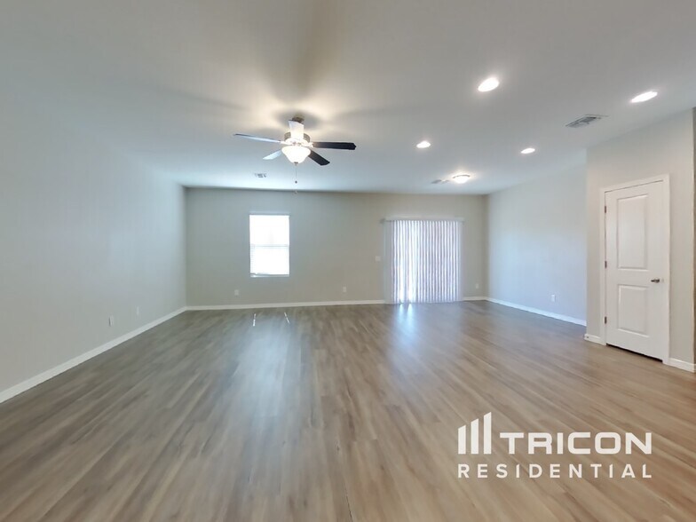 Building Photo - 33598 N Draba Ln