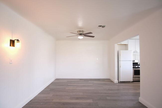 Building Photo - Charming & Updated 2-Bedroom Home for Rent...