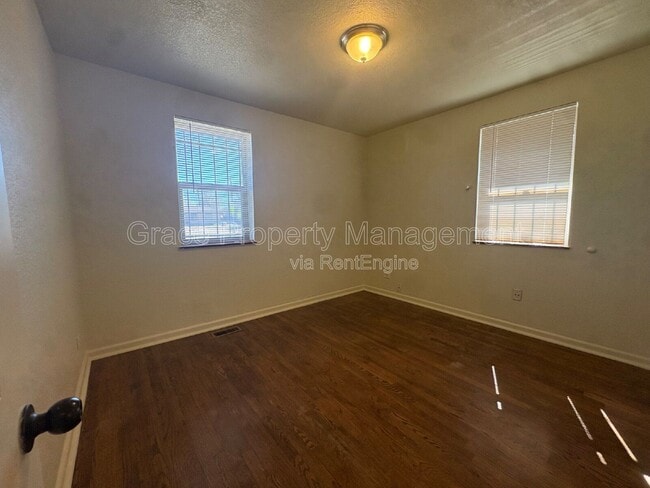 Building Photo - 1343 Del Mar Pkwy