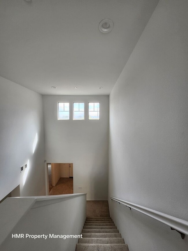 Building Photo - Beautiful two story 5 bedroom in ontario R...