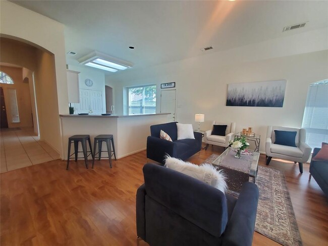 Building Photo - 4903 Falls Cir