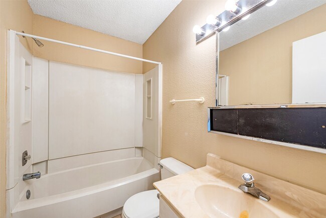 Building Photo - 6315 Cattails Ln