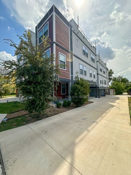 Building Photo - 225 S Pine St
