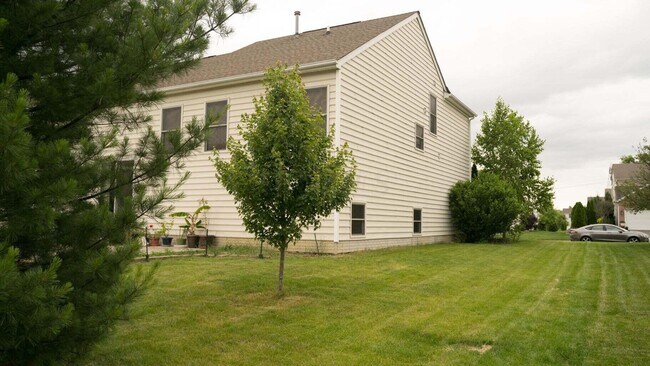 Building Photo - 1664 Boxwood Dr