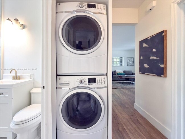 Building Photo - 2750 SW 28th Ct