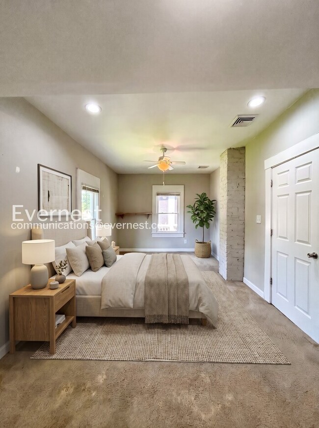 Building Photo - 3 Bed, 2.5 Bath Home with Fenced Yard / Pet-Friendly / Available Now!