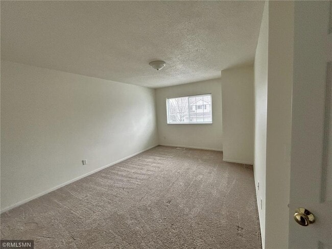 Building Photo - 10 Bridgewater Trail