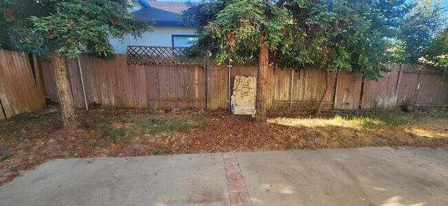 Building Photo - 3 Bedroom Elk Grove Home