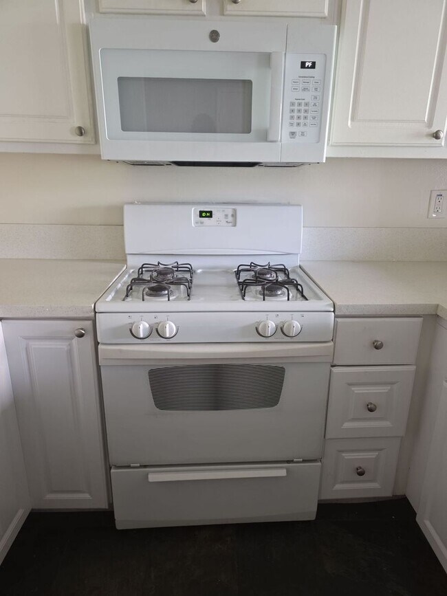 Building Photo - *Move-In Special* Spacious 2 Bed / 2 Bath Condo in San Bernardino – Upgraded & Move-In Ready!