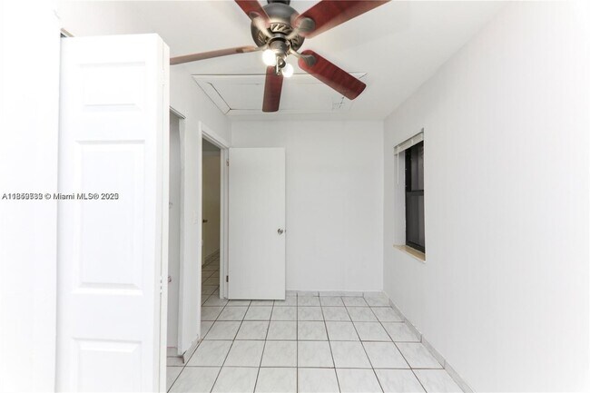 Building Photo - 3019 SW 68th Terrace