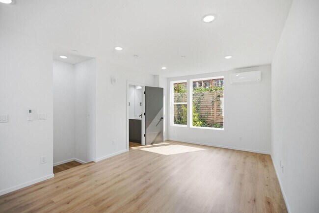 Building Photo - 12512 C 35th Ave NE