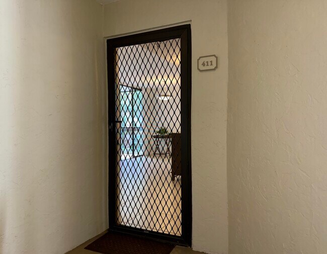 Building Photo - 2025 Lavers Cir