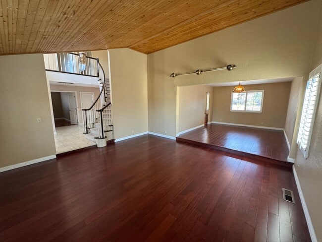 Building Photo - Spacious 5BD Fremont Home | 2-Story w/ Hug...
