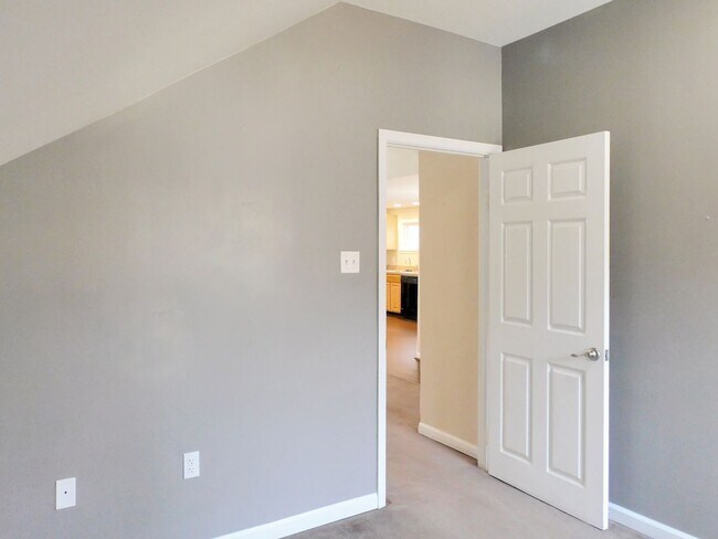 Building Photo - 37006 W Lakeland Dr