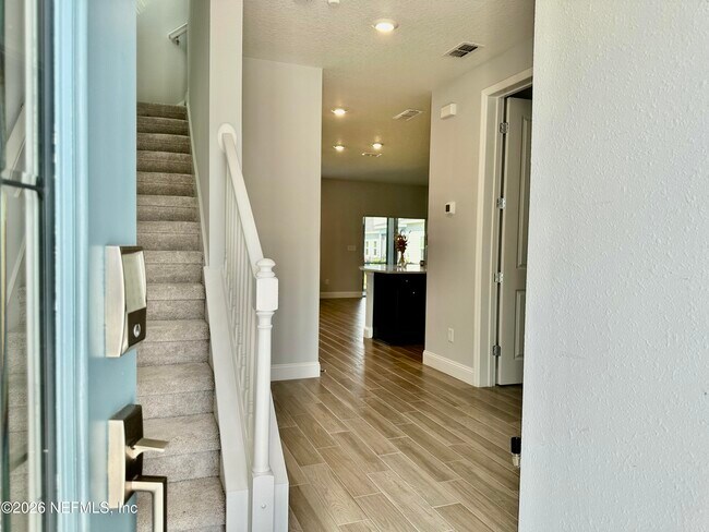 Building Photo - 124 Killarney Ave