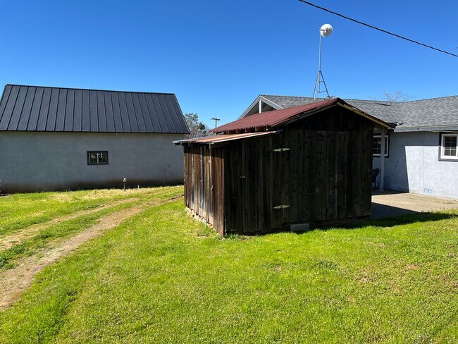 Building Photo - Beautiful Foothil Views Available Now!