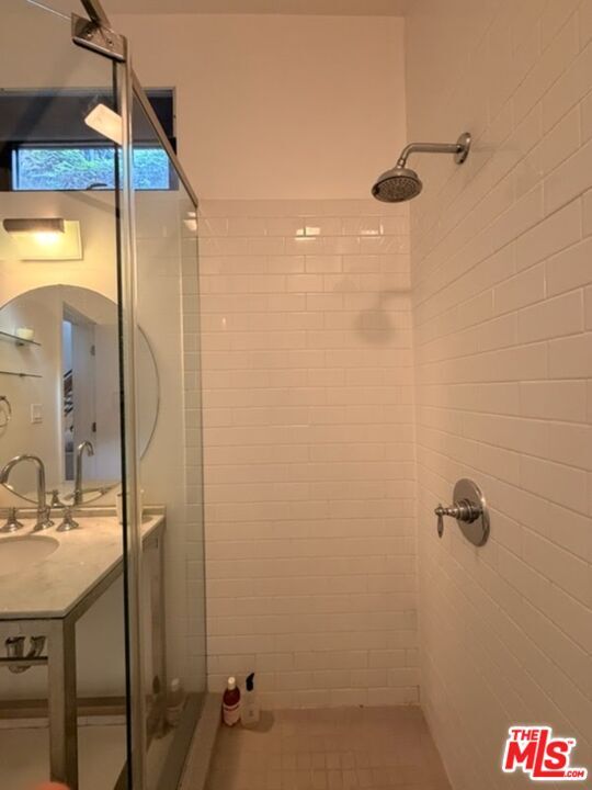 Building Photo - 815 Hampton Dr