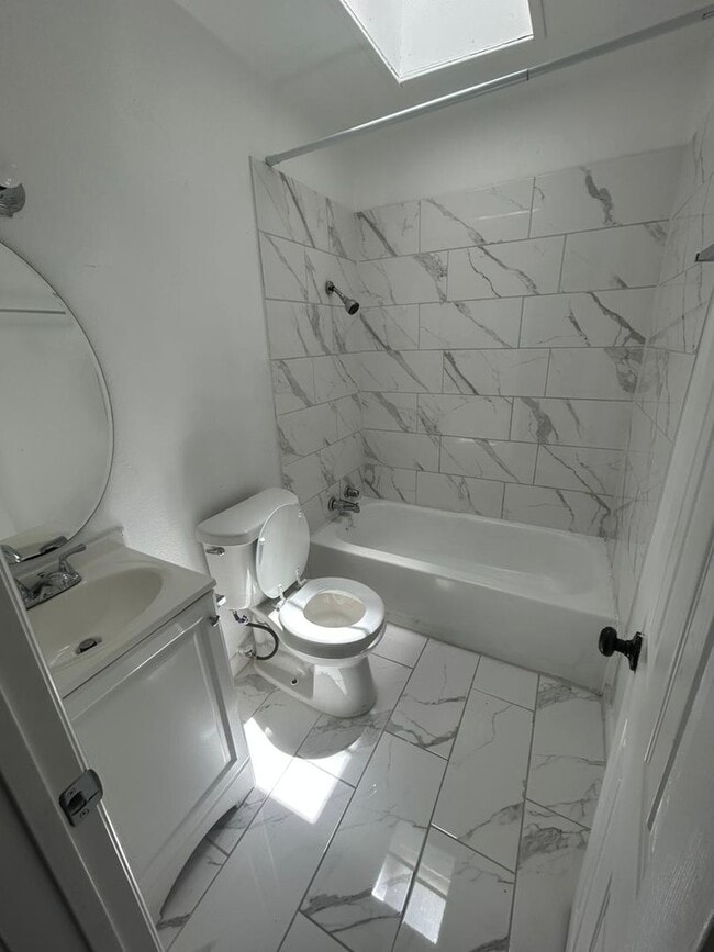 Building Photo - Gorgeous all renovated Home in Richwood, TX