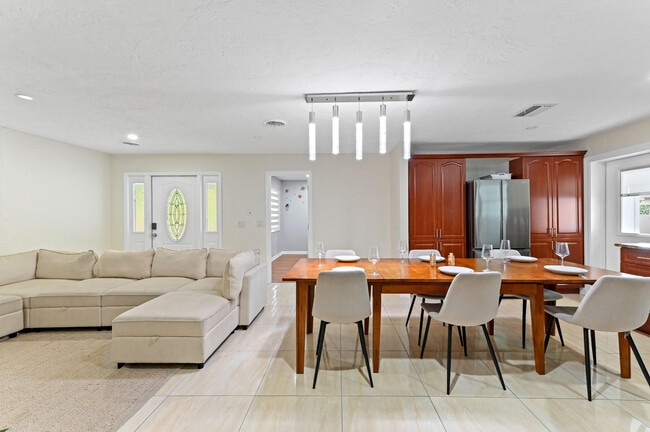 Building Photo - 2128 Dock St