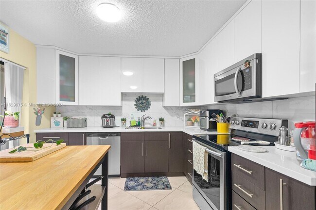 Building Photo - 751 NW 99th Cir