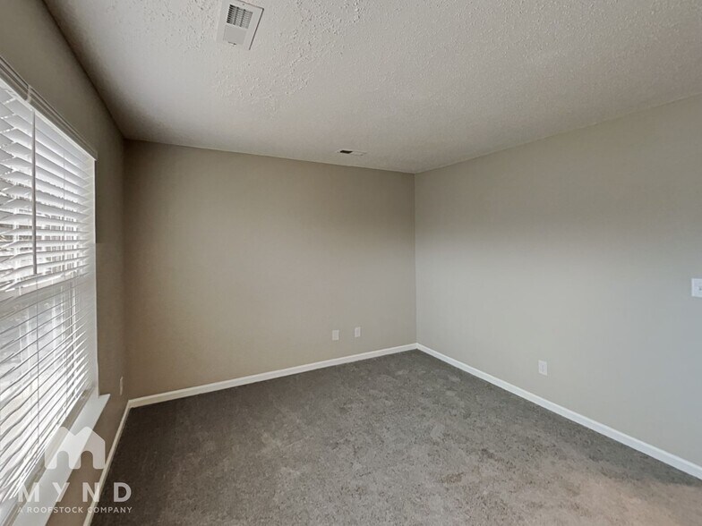 Building Photo - 11550 Stewarts Crossing Dr