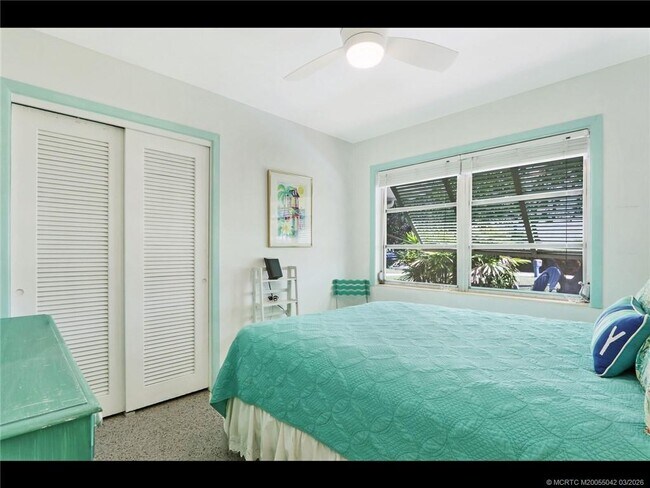 Building Photo - 1905 NE River Ct