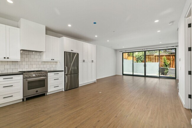 Building Photo - 28832 Shady Pl