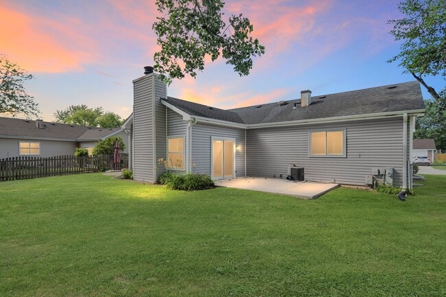 Building Photo - 939 Shorewood Dr