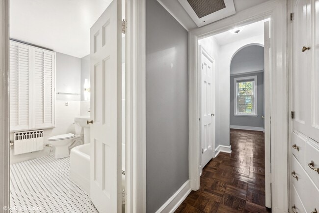 Building Photo - 73 E Elm St