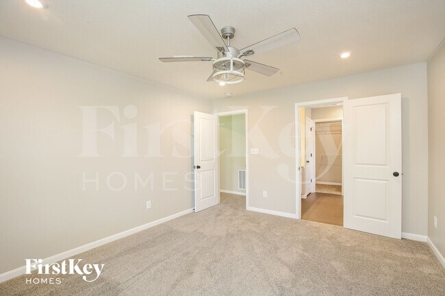 Building Photo - 663 Van Buren St