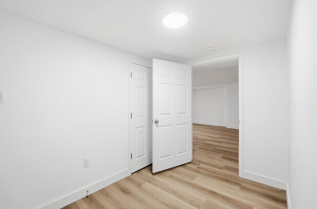 Building Photo - 568 Hale Ave